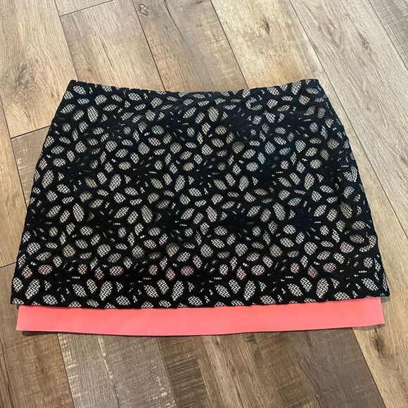 DIANE VON FURSTENBERG LACE MINI SKIRT size 6 - Picture 2 of 9